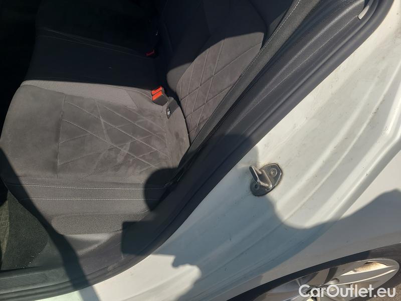  Volkswagen  Golf  VIII (CD1) (2019) Var.2.0TDI 85 Life 5d #3