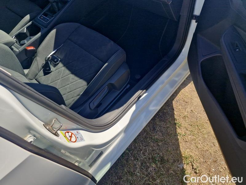  Volkswagen  Golf  VIII Variant (CG5) 2020 Var.2.0TDI 110 Style 5d #21