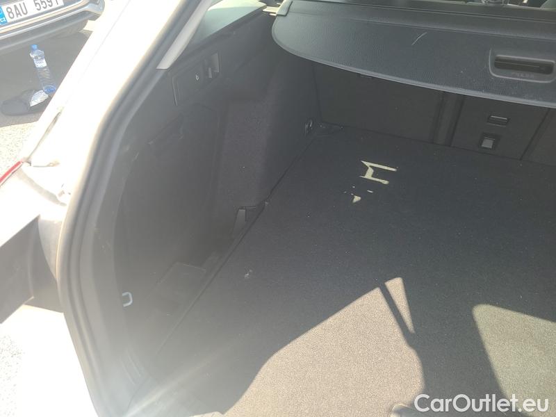  Volkswagen  Golf  VIII (CD1) (2019) Var.2.0TDI 85 Life 5d #5