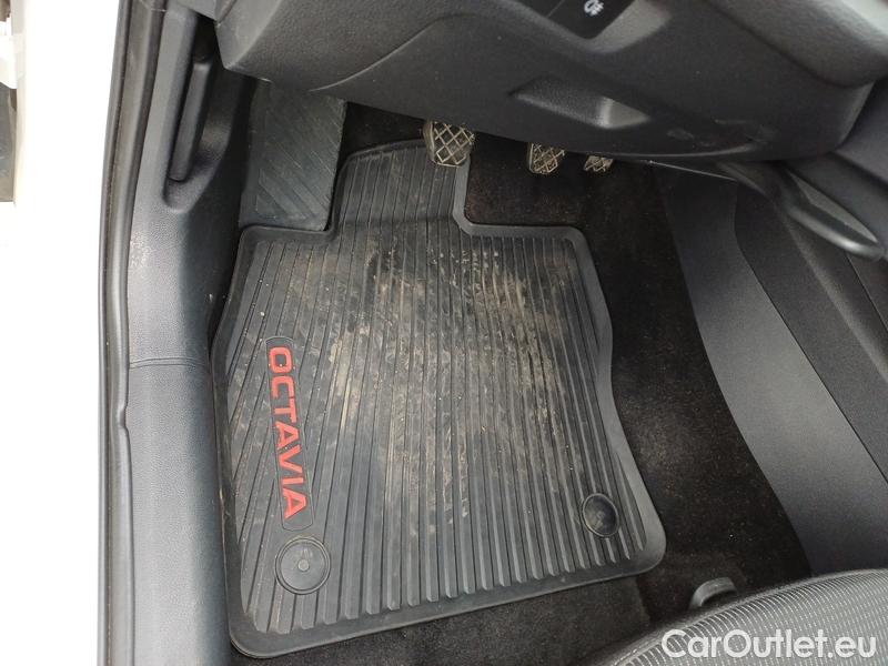  Skoda  Octavia  Combi (NX3)(2020) Oct.Combi 2.0TDI 85 Ambition #4