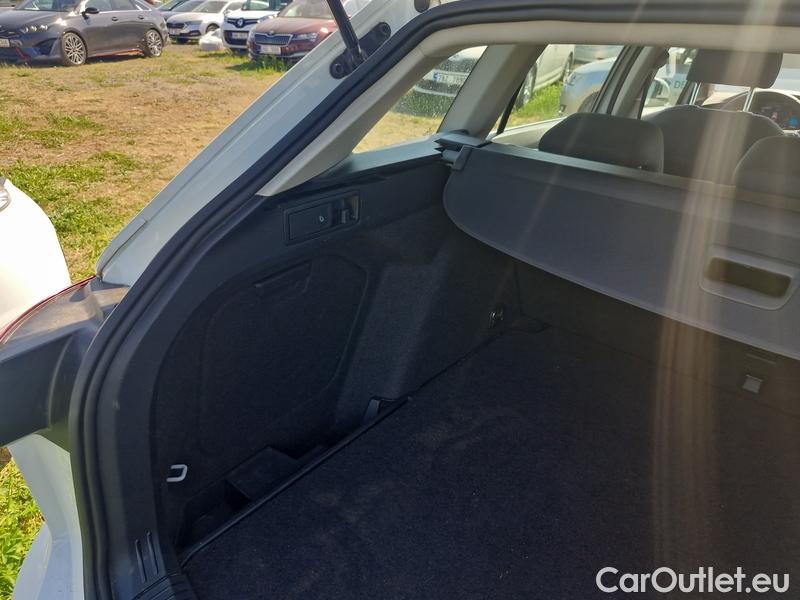  Volkswagen  Golf  VIII Variant (CG5) 2020 Var.2.0TDI 110 Style 5d #18