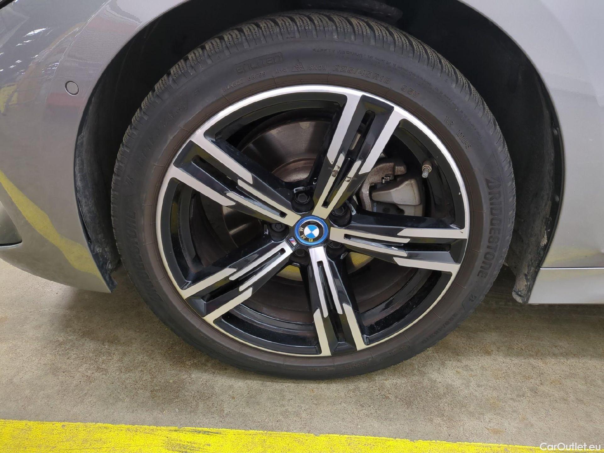  Bmw  Serie 3 BMW Série 3 Touring / 2022 / 5P / Break 320e 204ch M Sport BVA8 Hybride LOT BMW #1