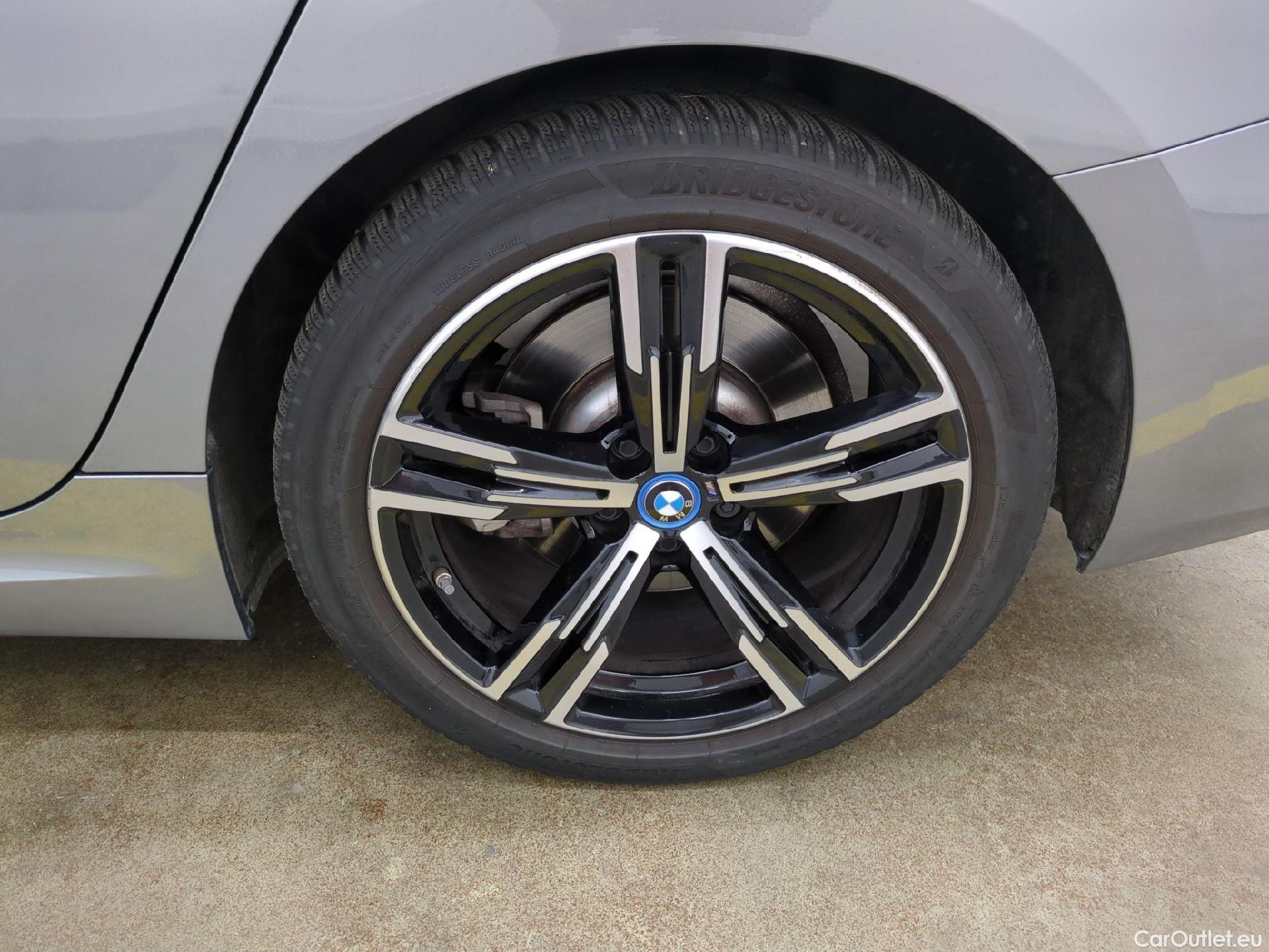  Bmw  Serie 3 BMW Série 3 Touring / 2022 / 5P / Break 320e 204ch M Sport BVA8 Hybride LOT BMW #4