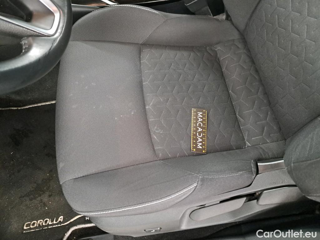  Toyota  Corolla TOYOTA  / 2018 / 5P / Berline Hybride 122h Dynamic Business Beyond Zer / VO RECONDITIONNE - PHOTOS AVANT RECONDITIONNEMENT #13