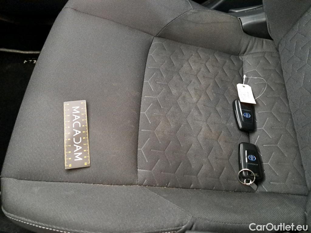  Toyota  Corolla TOYOTA  / 2018 / 5P / Berline Hybride 122h Dynamic Business Beyond Zer / VO RECONDITIONNE - PHOTOS AVANT RECONDITIONNEMENT #12