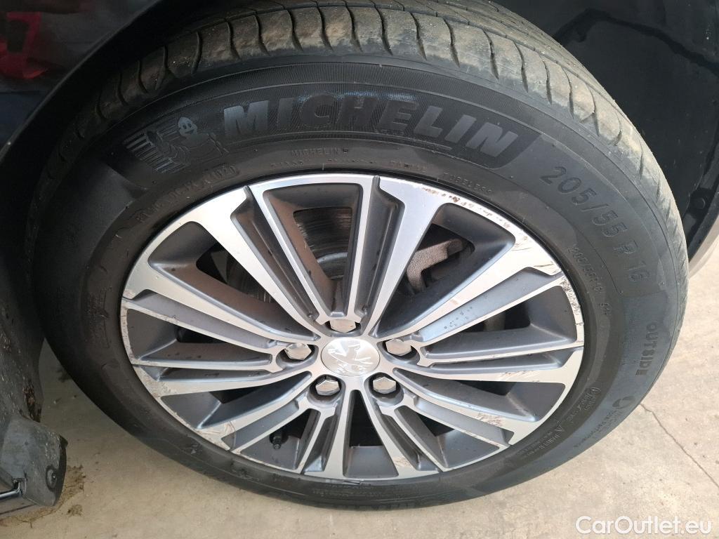  Peugeot  308  Allure Business 1.5 HDi 130CV BVA8 E6d #44