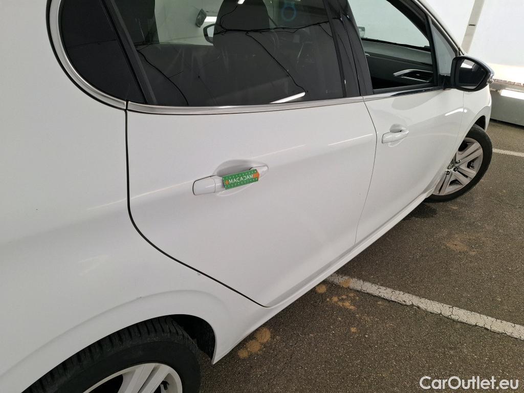  Peugeot  208 PEUGEOT  / 2015 / 5P / Berline &BLUEHDI 100 S&S ALLURE BUSINESS #54