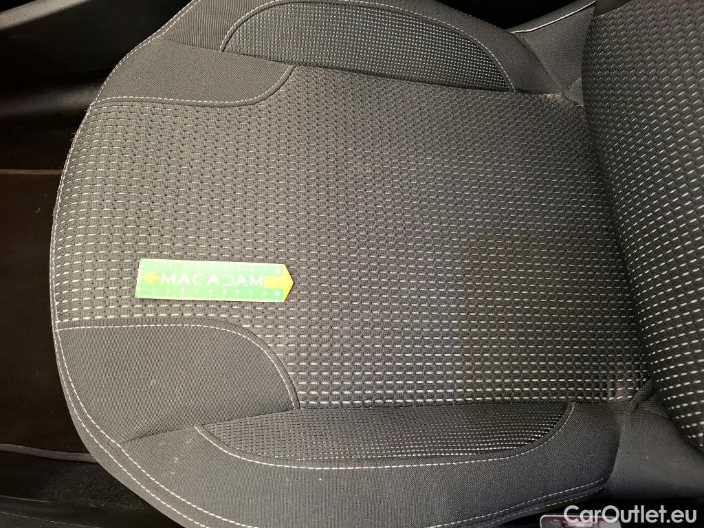  Peugeot  208 PEUGEOT  / 2015 / 5P / Berline &BLUEHDI 100 S&S ALLURE BUSINESS #49