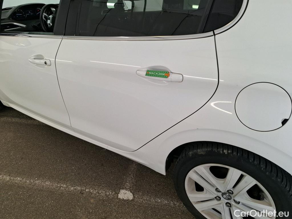  Peugeot  208 PEUGEOT  / 2015 / 5P / Berline &BLUEHDI 100 S&S ALLURE BUSINESS #52
