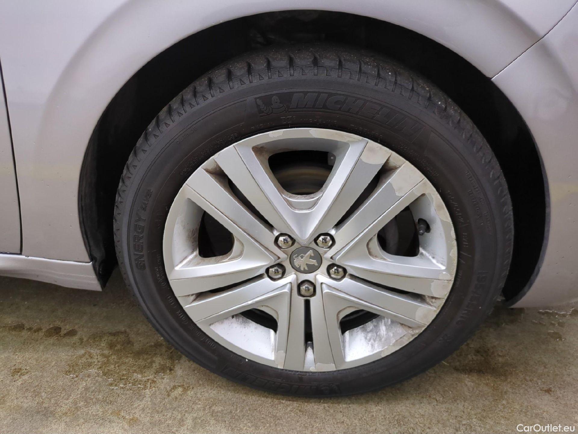  Peugeot  208  Allure Business 1.2 PureTech 110CV BVM6 E6dT #5