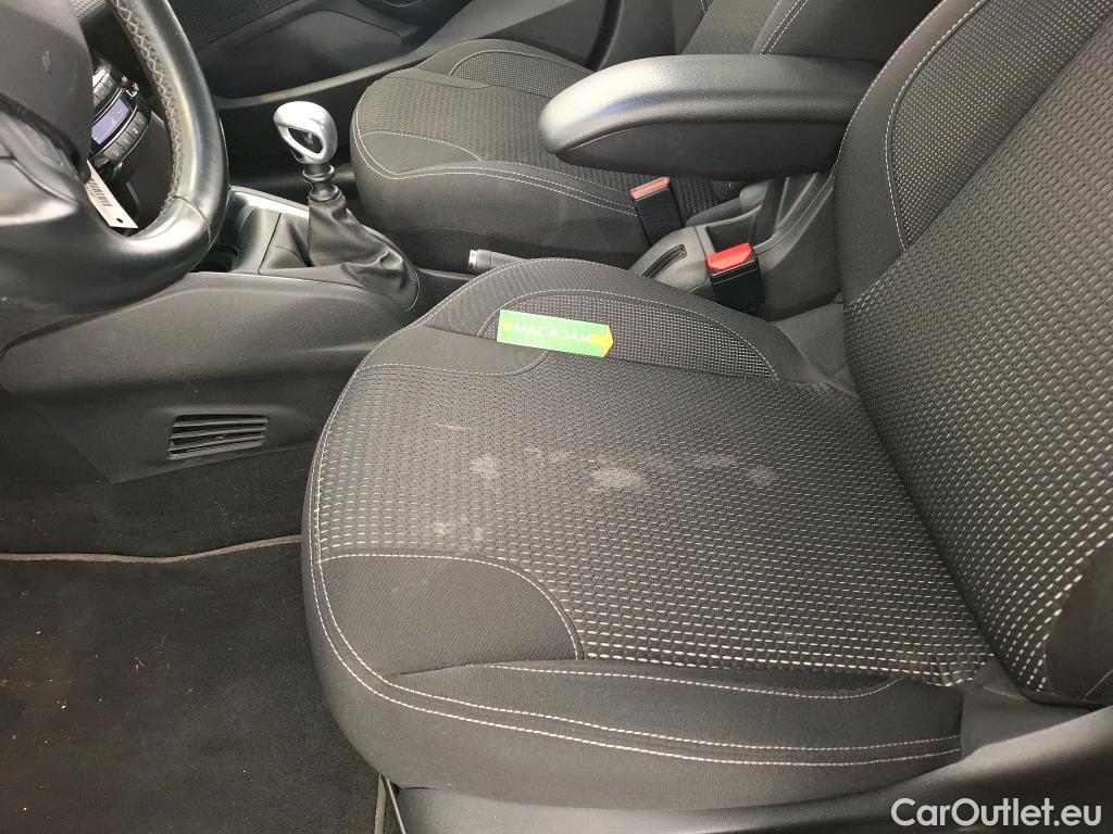  Peugeot  208 PEUGEOT  / 2015 / 5P / Berline &BLUEHDI 100 S&S ALLURE BUSINESS #47