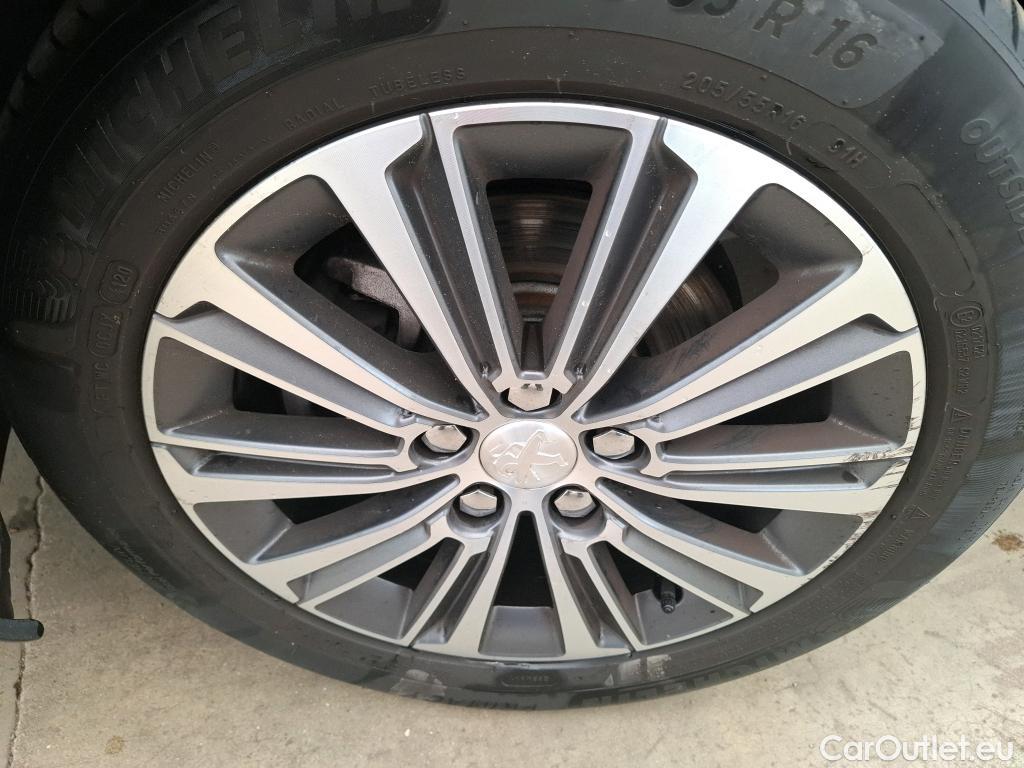  Peugeot  308  Allure Business 1.5 HDi 130CV BVA8 E6d #35