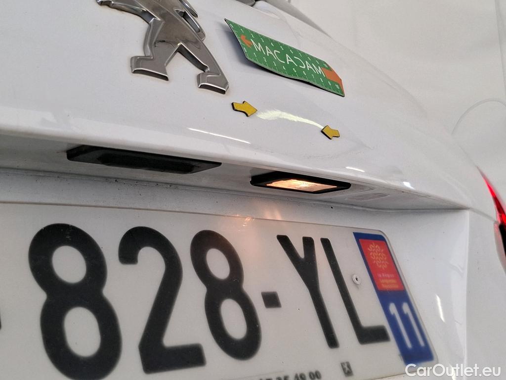  Peugeot  208 PEUGEOT  / 2015 / 5P / Berline &BLUEHDI 100 S&S ALLURE BUSINESS #27