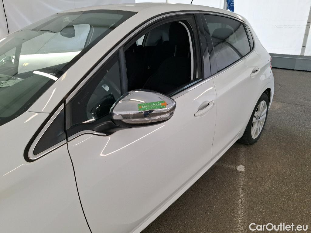  Peugeot  208 PEUGEOT  / 2015 / 5P / Berline &BLUEHDI 100 S&S ALLURE BUSINESS #45