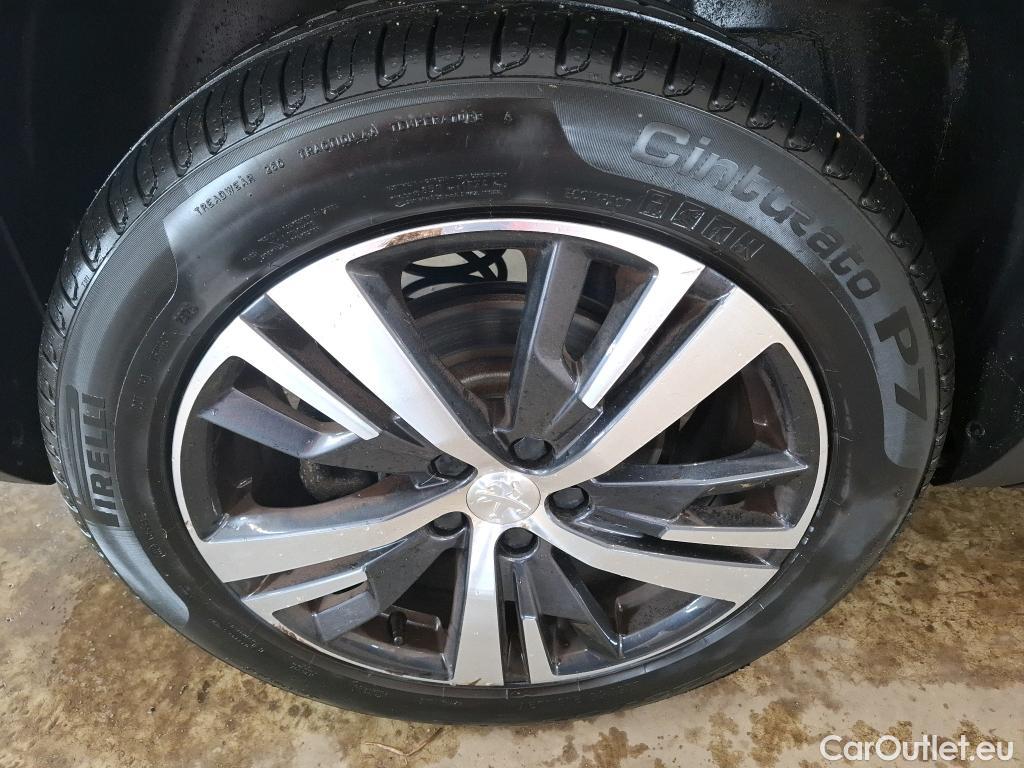  Peugeot  5008  Allure 1.2 PureTech 130CV BVM6 E6d #35
