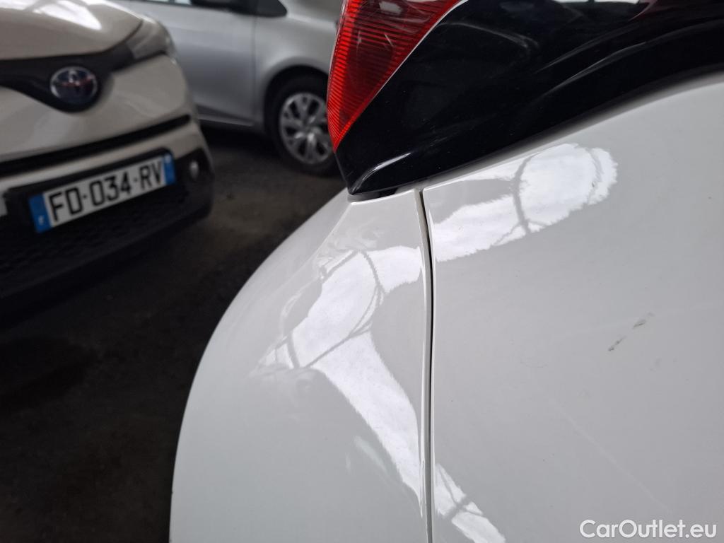  Toyota  Yaris TOYOTA  Hybride / 2019 / 5P / Berline Hybride 116h France #19