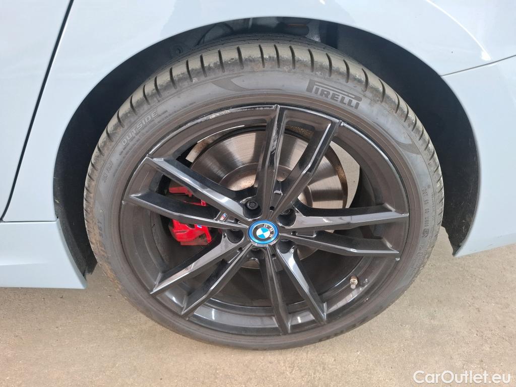  Bmw  Serie 3 BMW Série 3 Touring / 2022 / 5P / Break 320e 204ch M Sport BVA8 Hybride #21