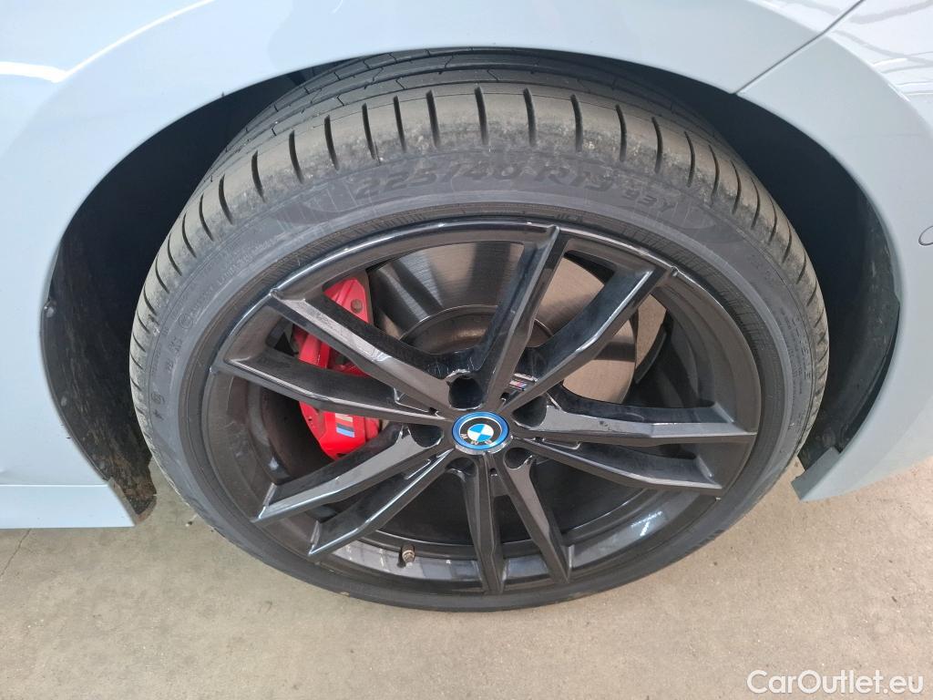  Bmw  Serie 3 BMW Série 3 Touring / 2022 / 5P / Break 320e 204ch M Sport BVA8 Hybride #47