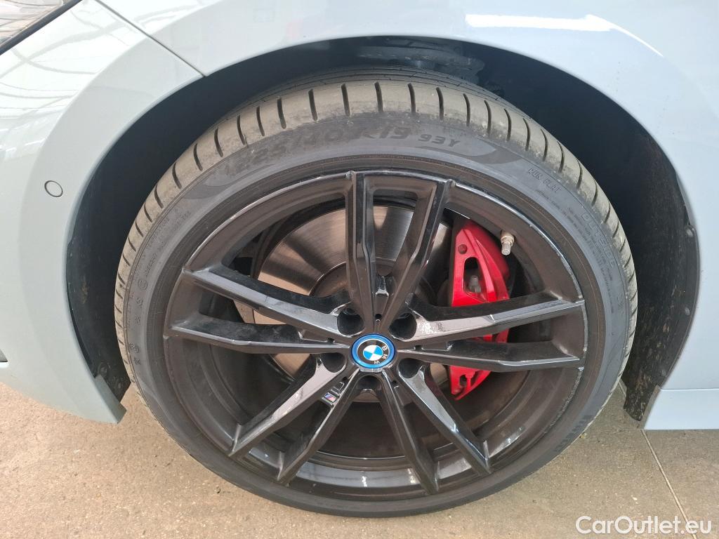  Bmw  Serie 3 BMW Série 3 Touring / 2022 / 5P / Break 320e 204ch M Sport BVA8 Hybride #17