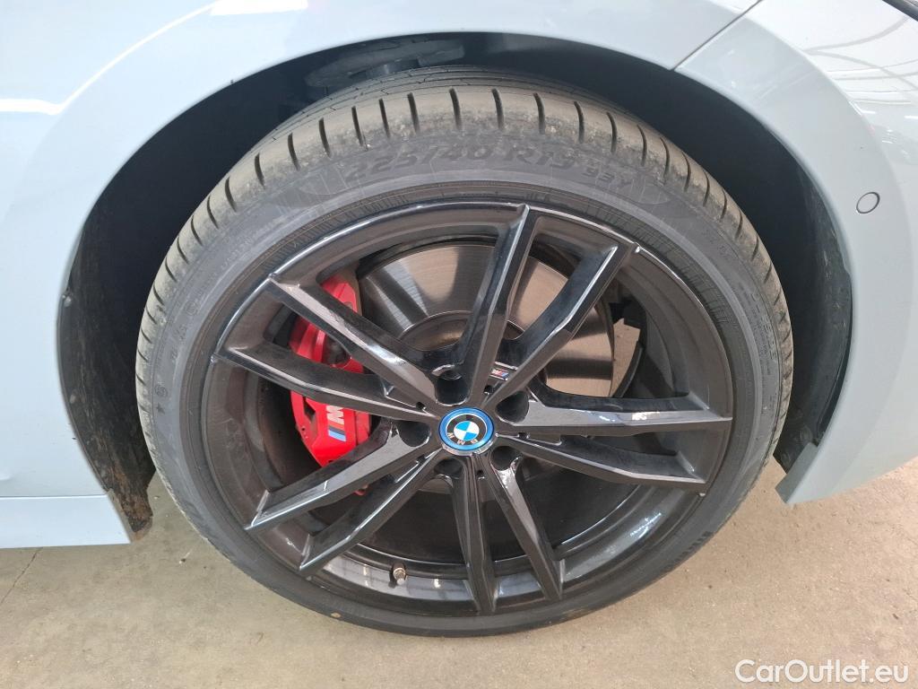  Bmw  Serie 3 BMW Série 3 Touring / 2022 / 5P / Break 320e 204ch M Sport BVA8 Hybride #48