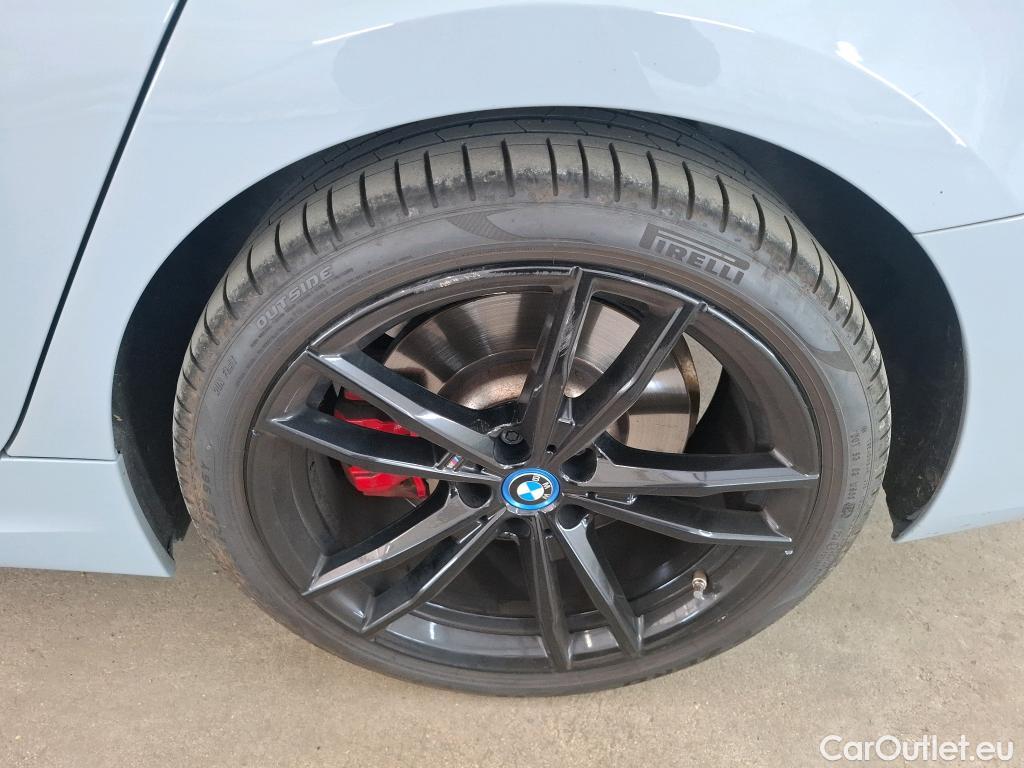  Bmw  Serie 3 BMW Série 3 Touring / 2022 / 5P / Break 320e 204ch M Sport BVA8 Hybride #20