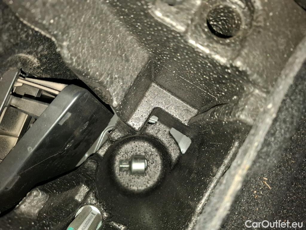  Bmw  Serie 1 BMW Série 1 / 2019 / 5P / Berline 2.0 118D #23