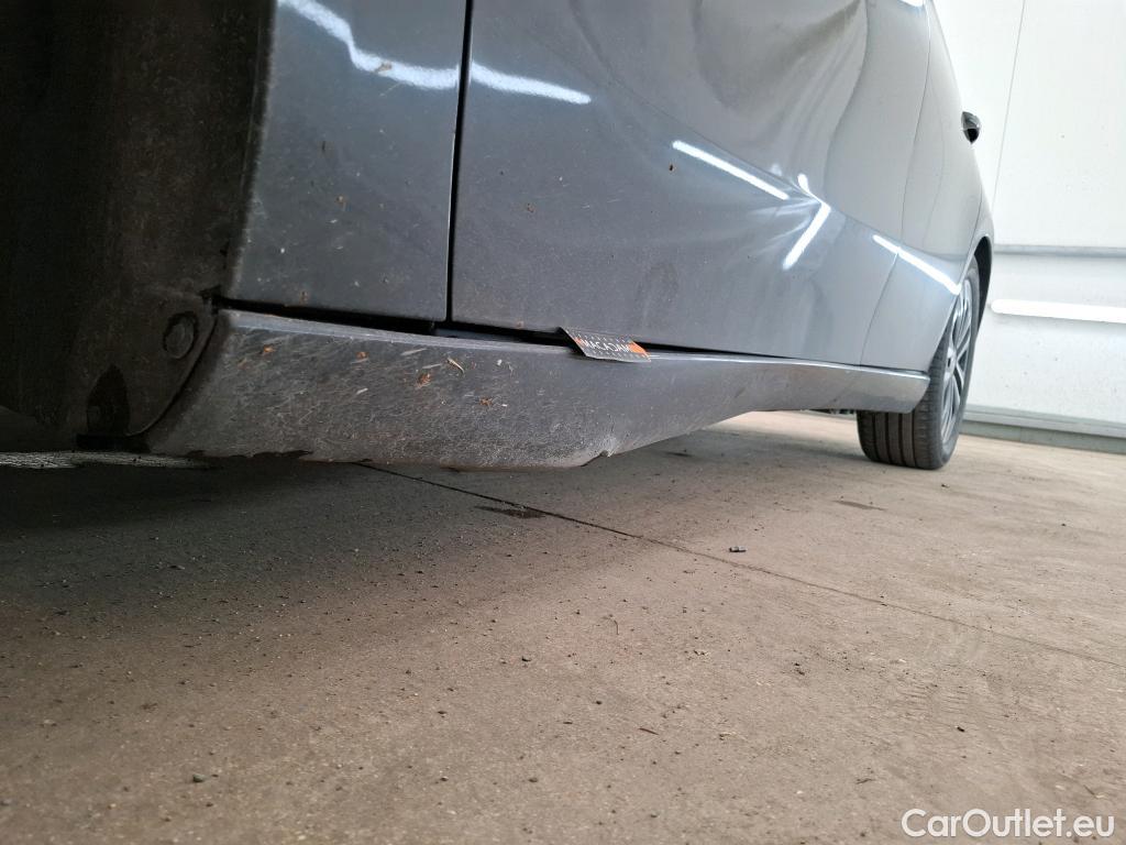  Mercedes  A-Klasse MERCEDES-BENZ Classe A Berline / 2022 / 4P / Berline A 180 d Business Line 8G-DCT #1