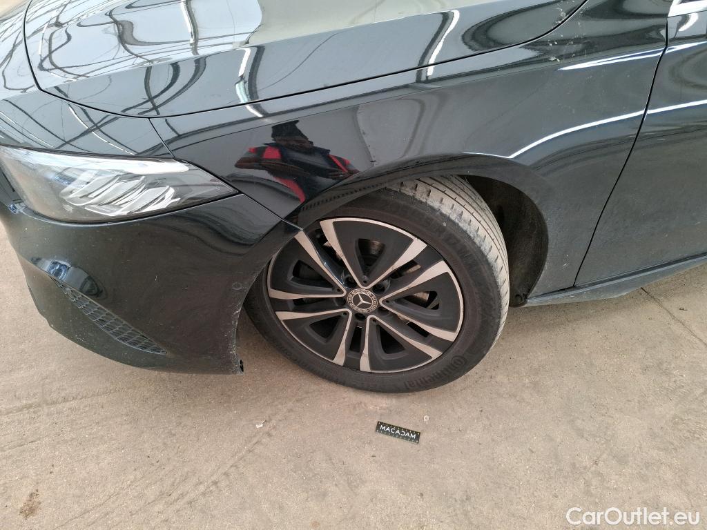  Mercedes  A-Klasse MERCEDES-BENZ Classe A Berline / 2022 / 4P / Berline A 180 d Business Line 8G-DCT #17