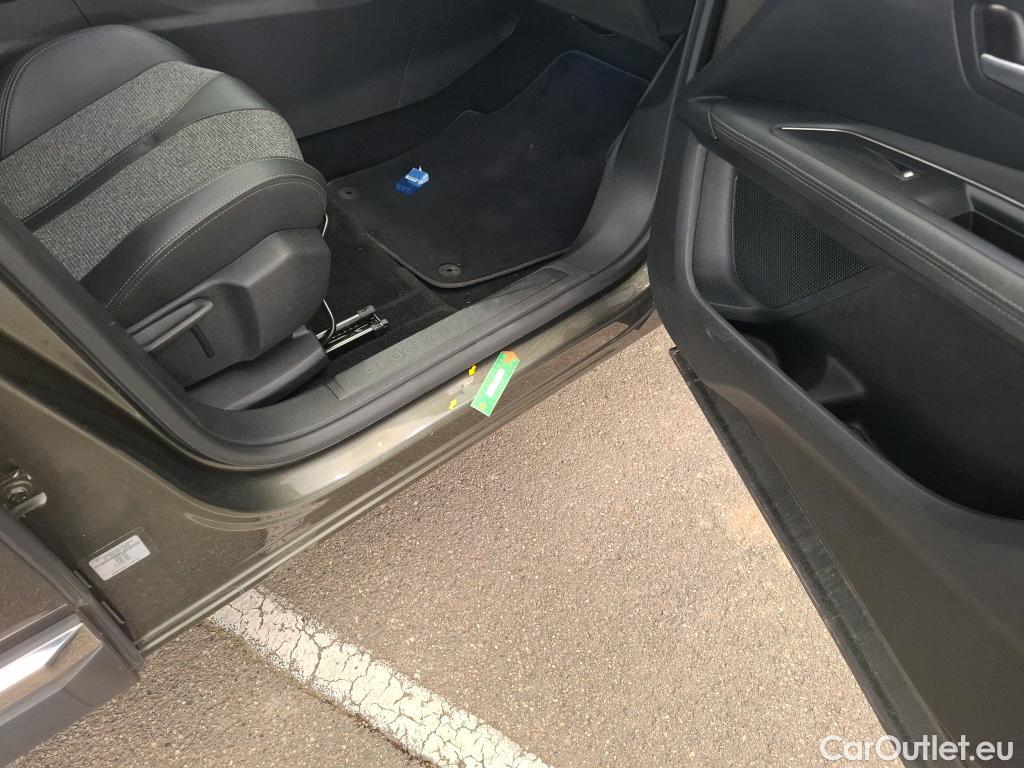  Peugeot  3008  Allure 1.2 PureTech 130CV BVM6 E6d #19