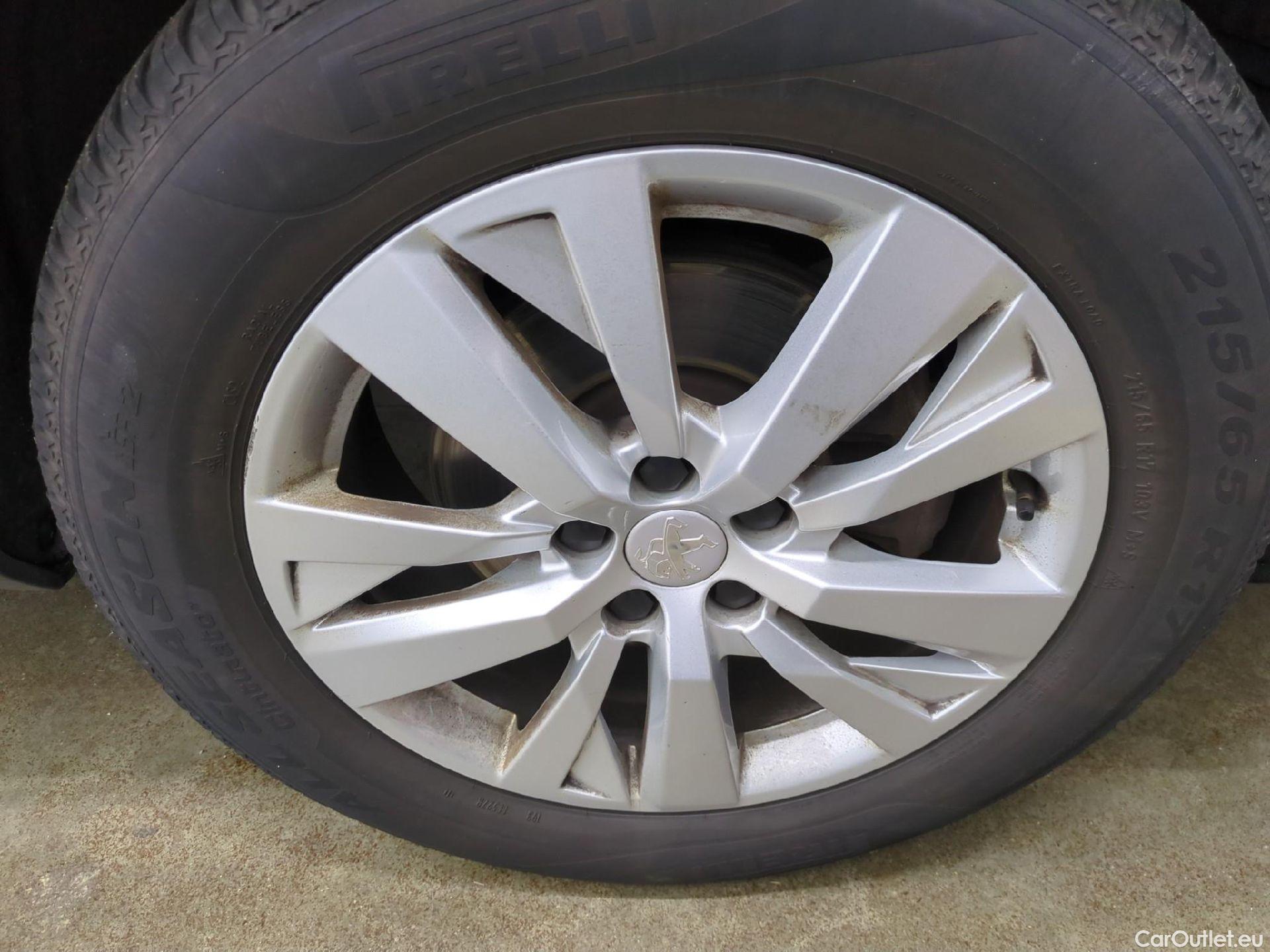  Peugeot  3008  Active Pack 1.2 PureTech 130CV BVA8 E6d #7