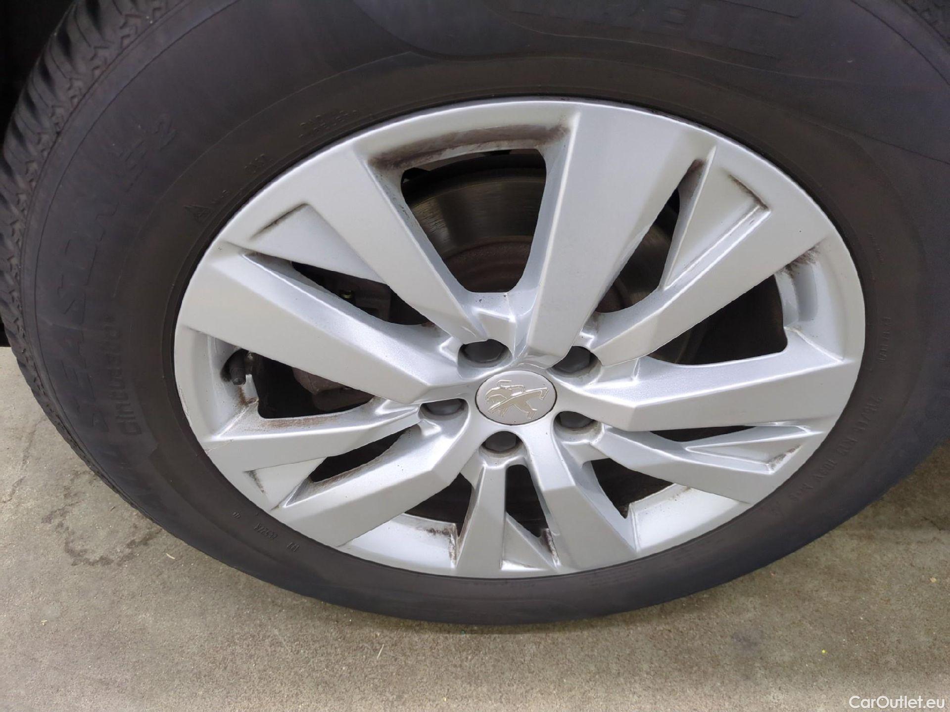  Peugeot  3008  Active Pack 1.2 PureTech 130CV BVA8 E6d #8
