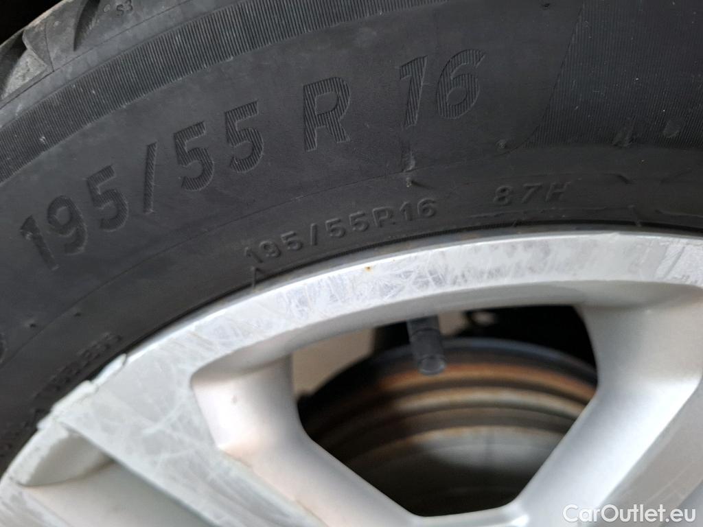  Renault  Clio  IV Business 0.9 TCe 90CV BVM5 E6 #41