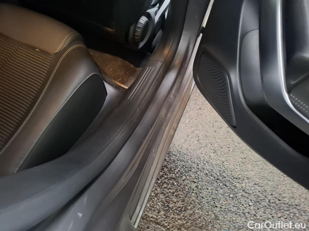  Mercedes  CLA-Klasse MERCEDES-BENZ CLA Coupe / 2019 / 4P / Coupé CLA 200 d Business Line BA8 #50