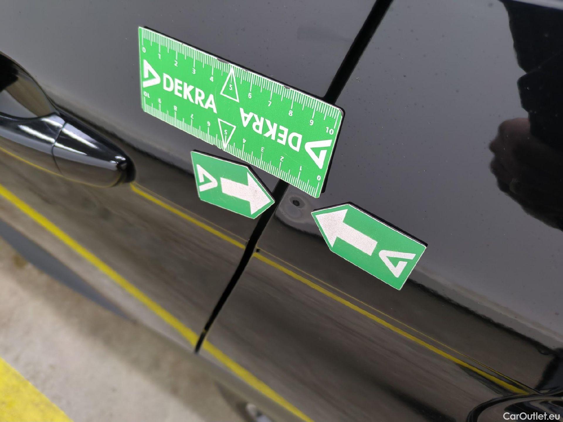  Peugeot  3008 PEUGEOT  / 2020 / 5P / SUV 1.6 HYBRID 225 E-EAT8 Active Pack #18