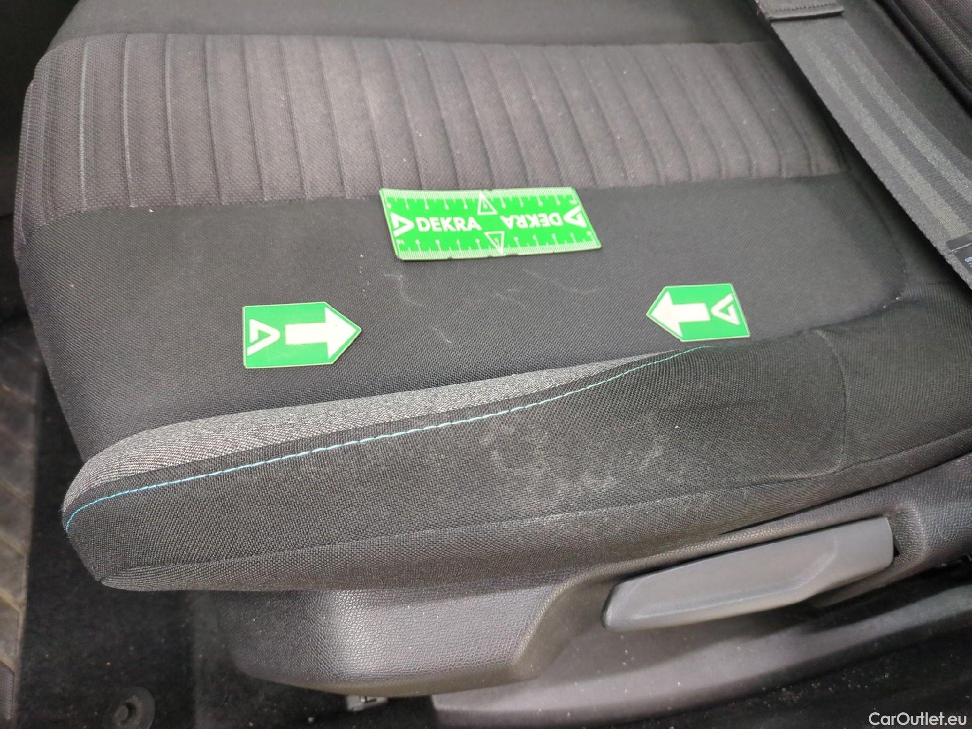  Peugeot  3008 PEUGEOT  / 2020 / 5P / SUV 1.6 HYBRID 225 E-EAT8 Active Pack #15