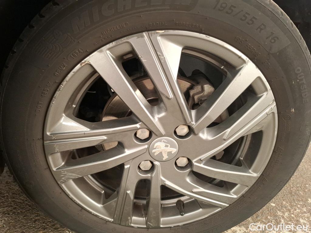  Peugeot  208 PEUGEOT  / 2019 / 5P / Berline Puretech 75 S&S Active Business #17