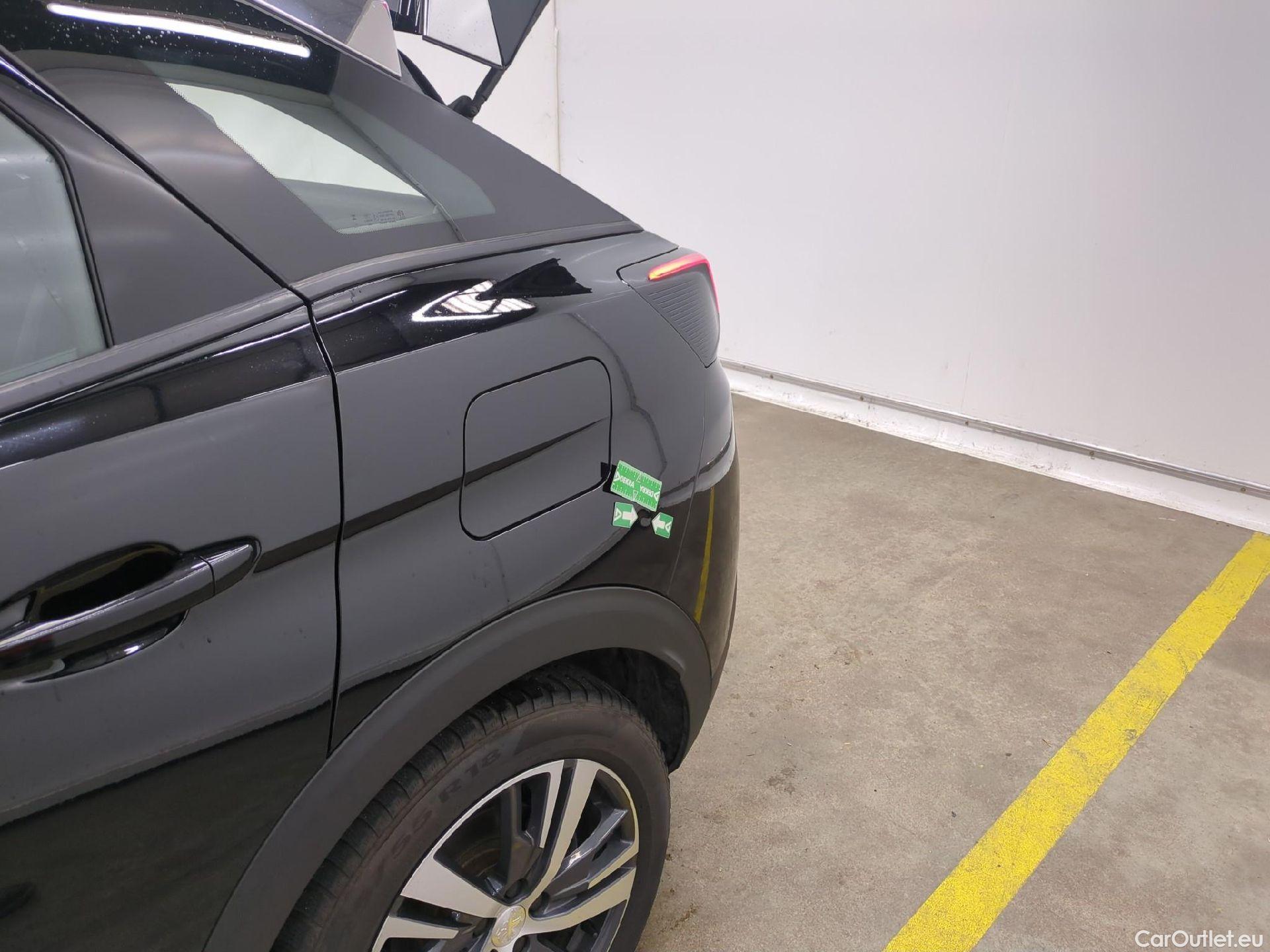  Peugeot  3008 PEUGEOT  / 2020 / 5P / SUV 1.6 HYBRID 225 E-EAT8 Active Pack #17