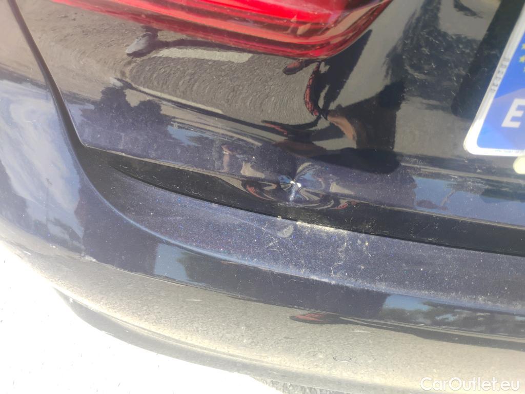  Bmw  Serie 3 BMW  / 2018 / 4P / sedán 318d Auto. #2