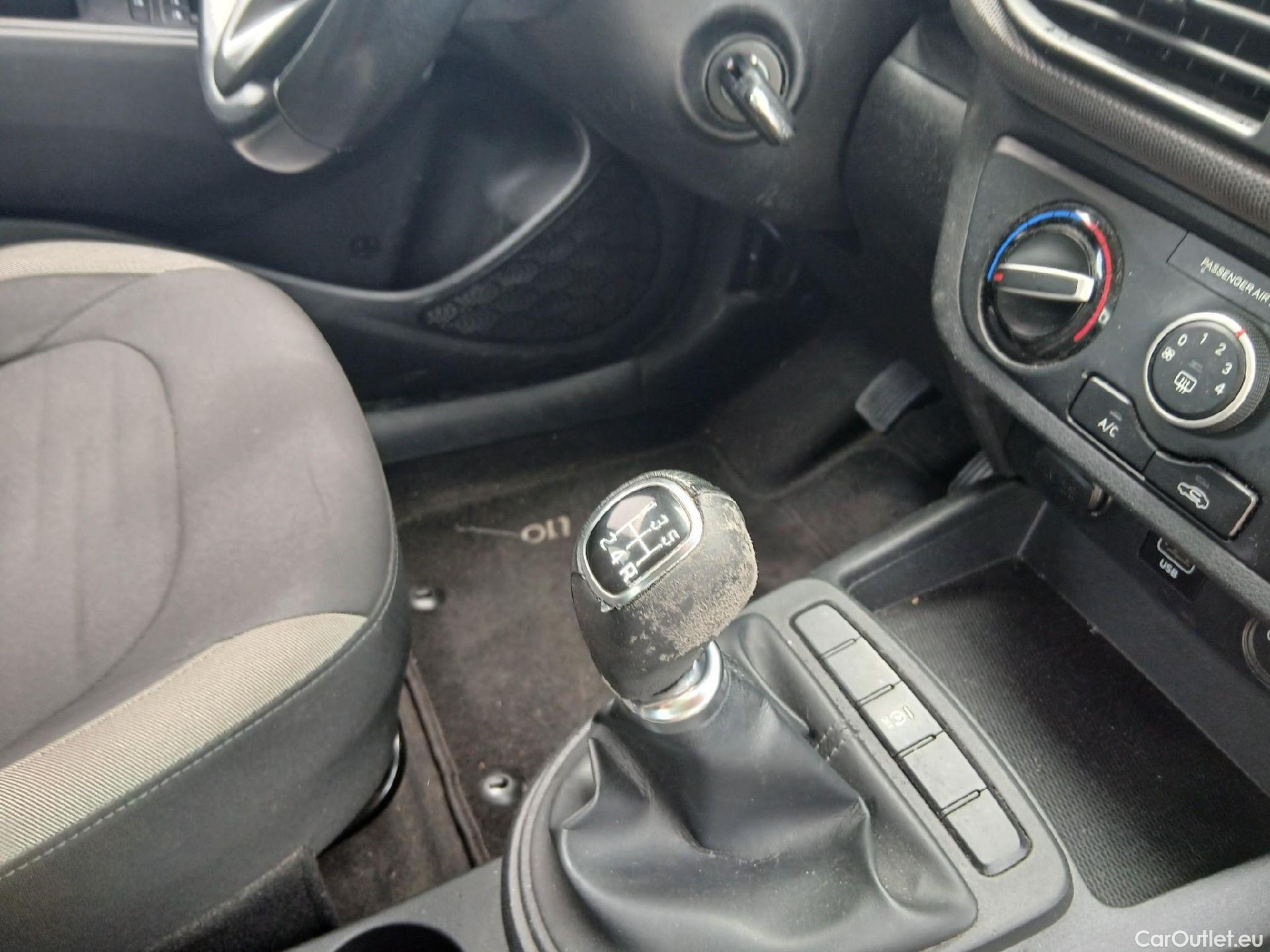  Hyundai  i10 HYUNDAI  / 5P / 1.0 Klass 67 CV #20