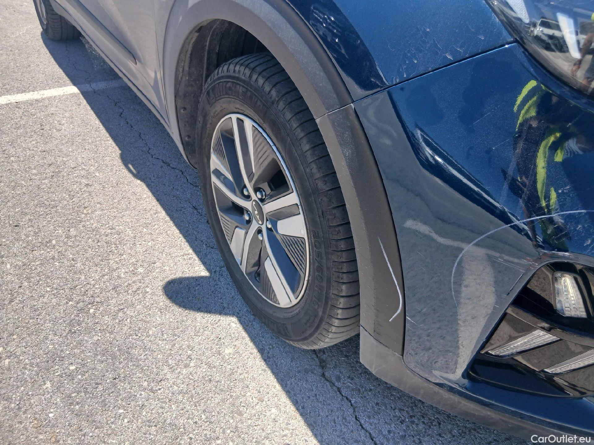  KIA  Niro KIA  / 2019 / 5P / crossover 1.6 GDi HEV 104kW (141CV) Concept #12