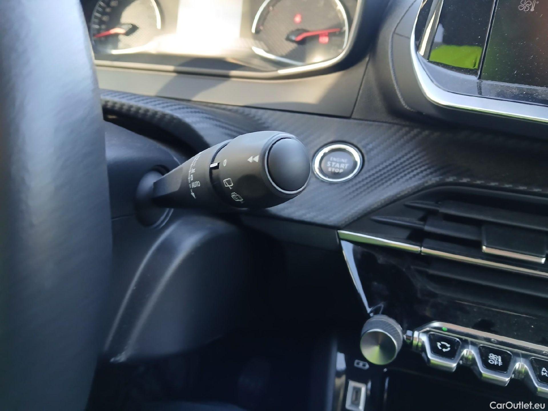  Peugeot  2008 PEUGEOT  / 2019 / 5P / todoterreno Allure BlueHDI 81kW (110CV) #1