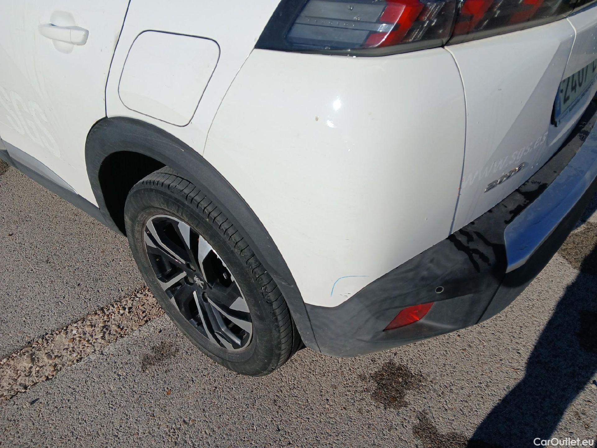  Peugeot  2008 PEUGEOT  / 2019 / 5P / todoterreno Allure BlueHDI 81kW (110CV) #18