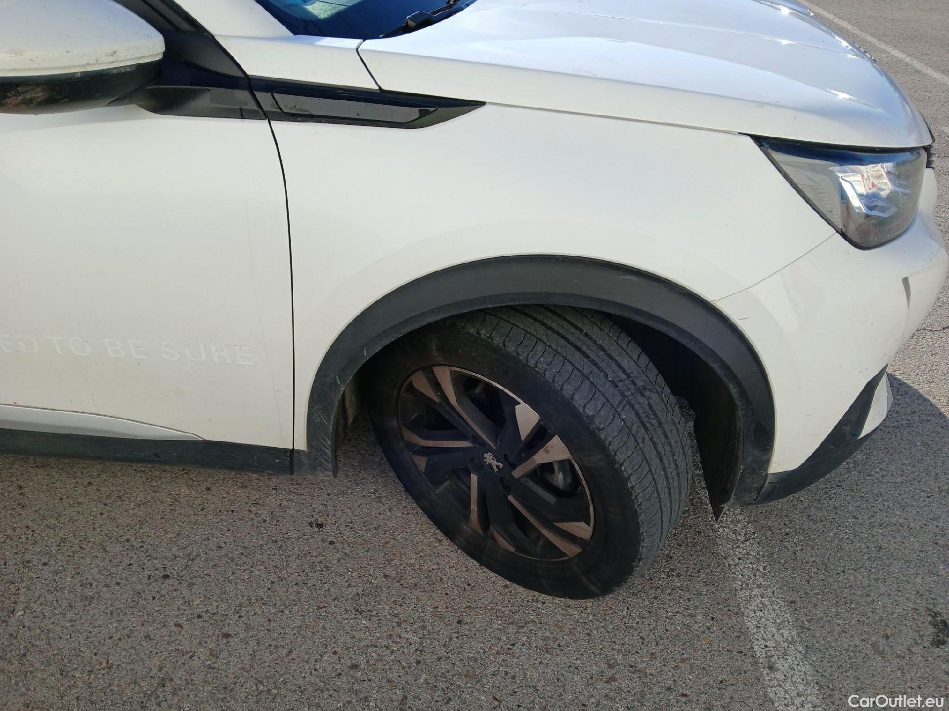  Peugeot  2008 PEUGEOT  / 2019 / 5P / todoterreno Allure BlueHDI 81kW (110CV) #7