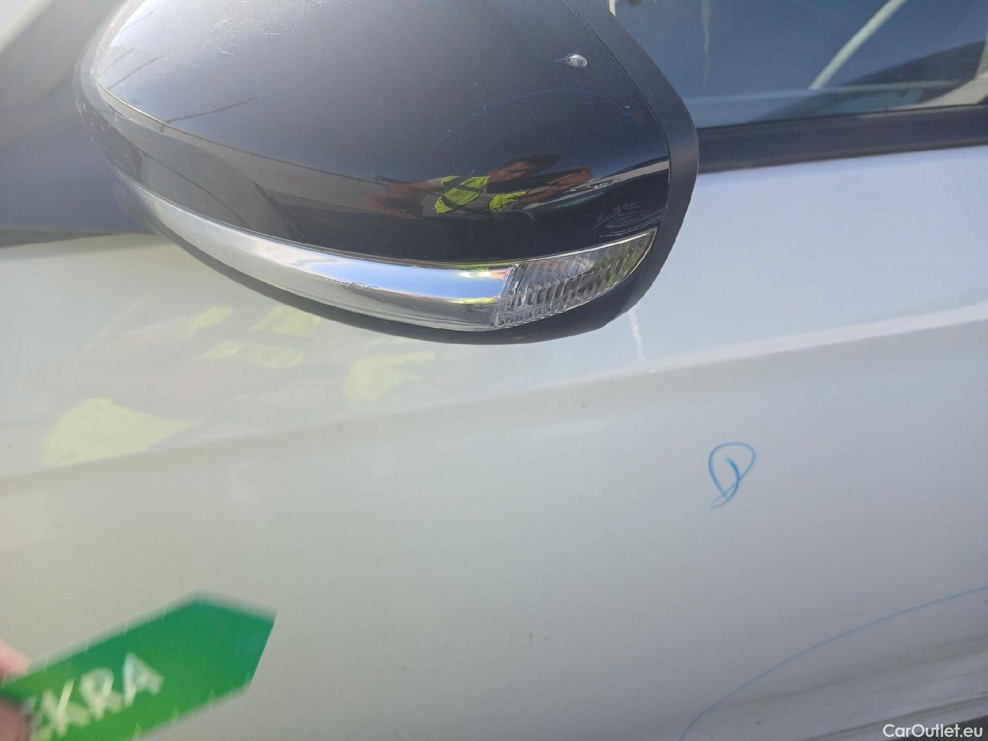  Opel  Corsa OPEL  / 2019 / 5P / berlina con portón 1.5D DT 74kW (100CV) Edition #14