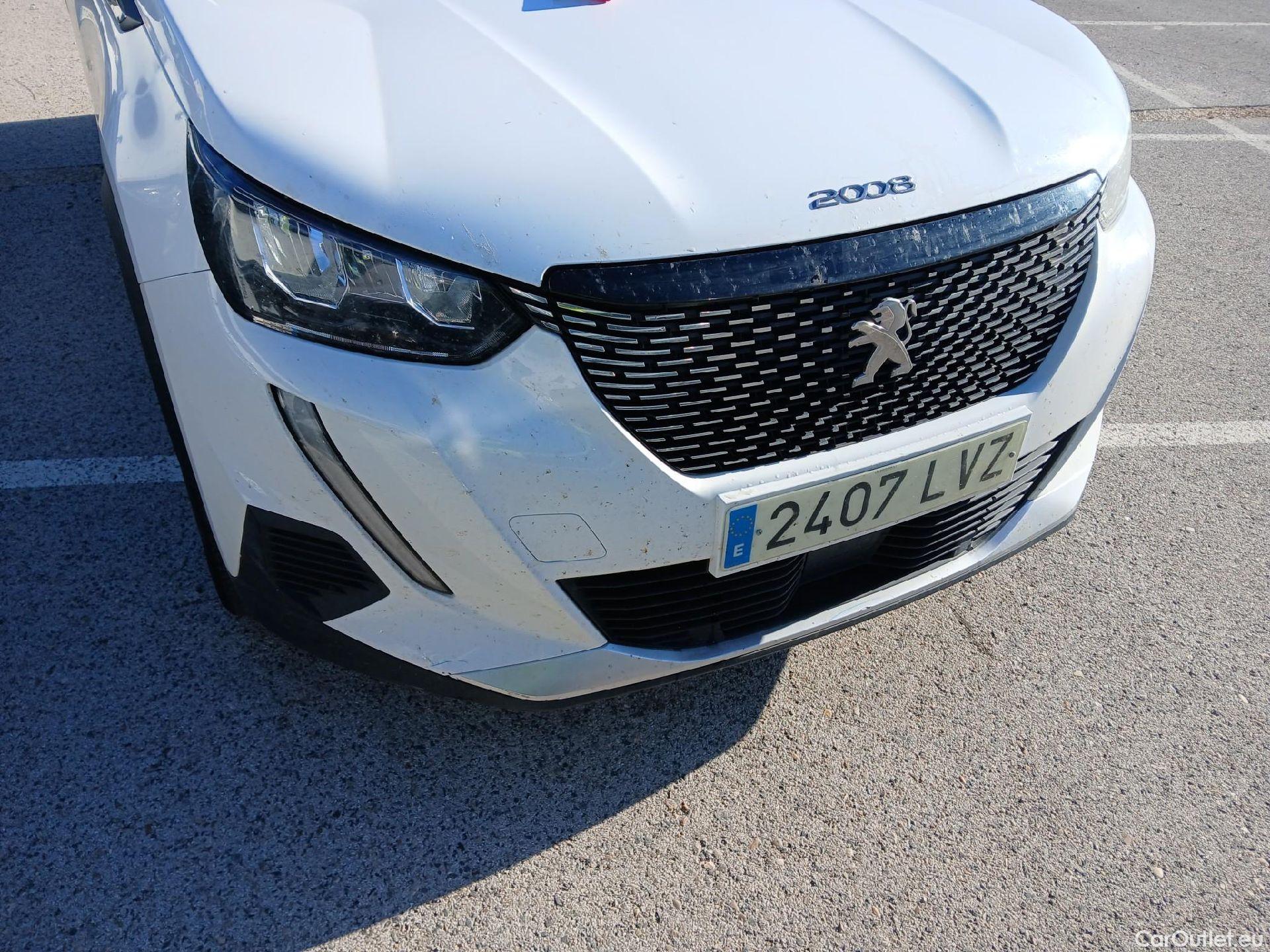  Peugeot  2008 PEUGEOT  / 2019 / 5P / todoterreno Allure BlueHDI 81kW (110CV) #8