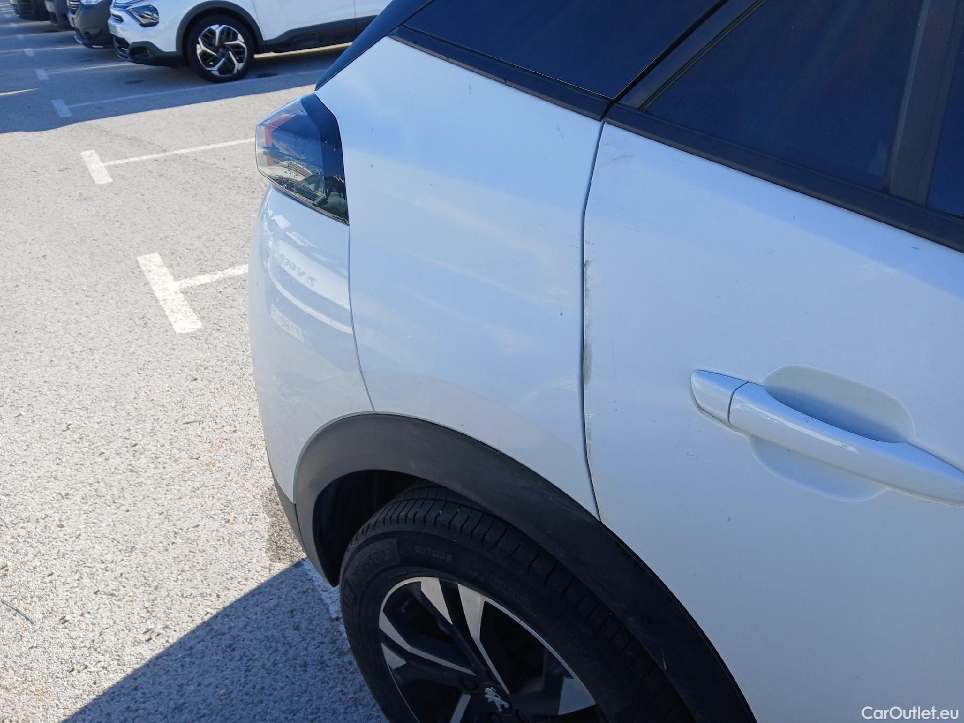  Peugeot  2008 PEUGEOT  / 2019 / 5P / todoterreno Allure BlueHDI 81kW (110CV) #24