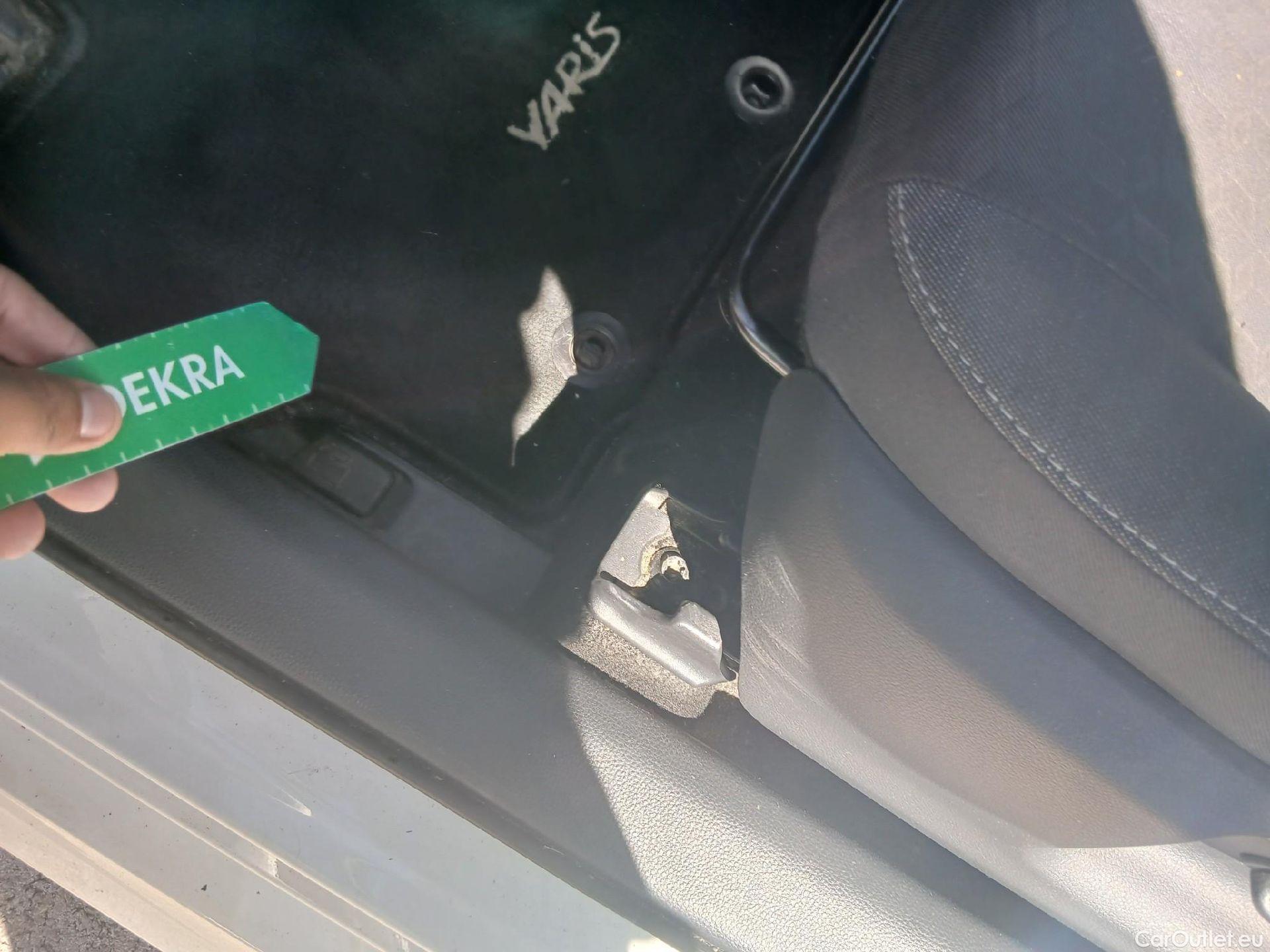  Toyota  Yaris TOYOTA  1.5 120H Business Plus #2