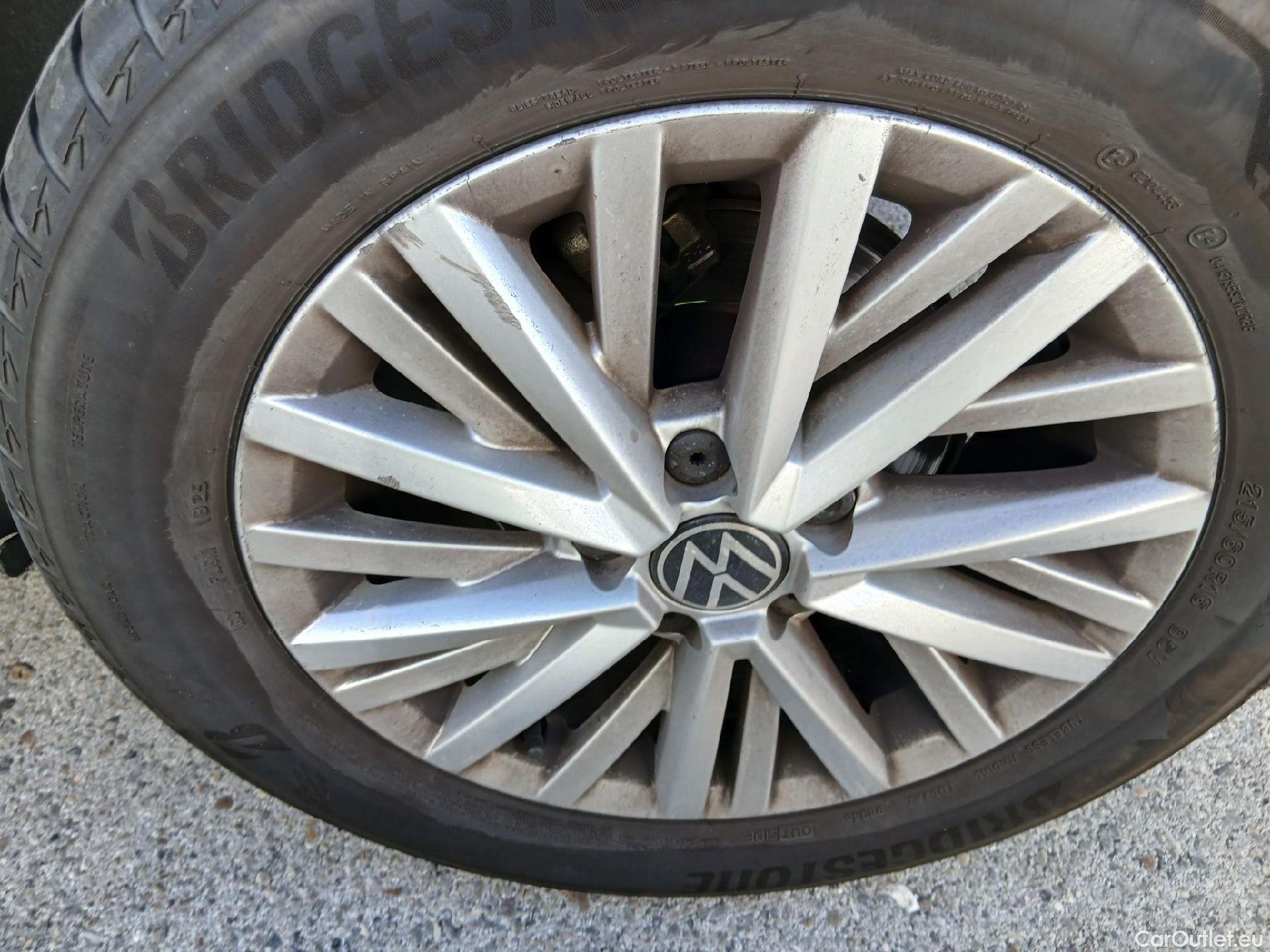  Volkswagen  T-ROC VOLKSWAGEN  / 5P / Edition 1.6 TDI 115 CV #23