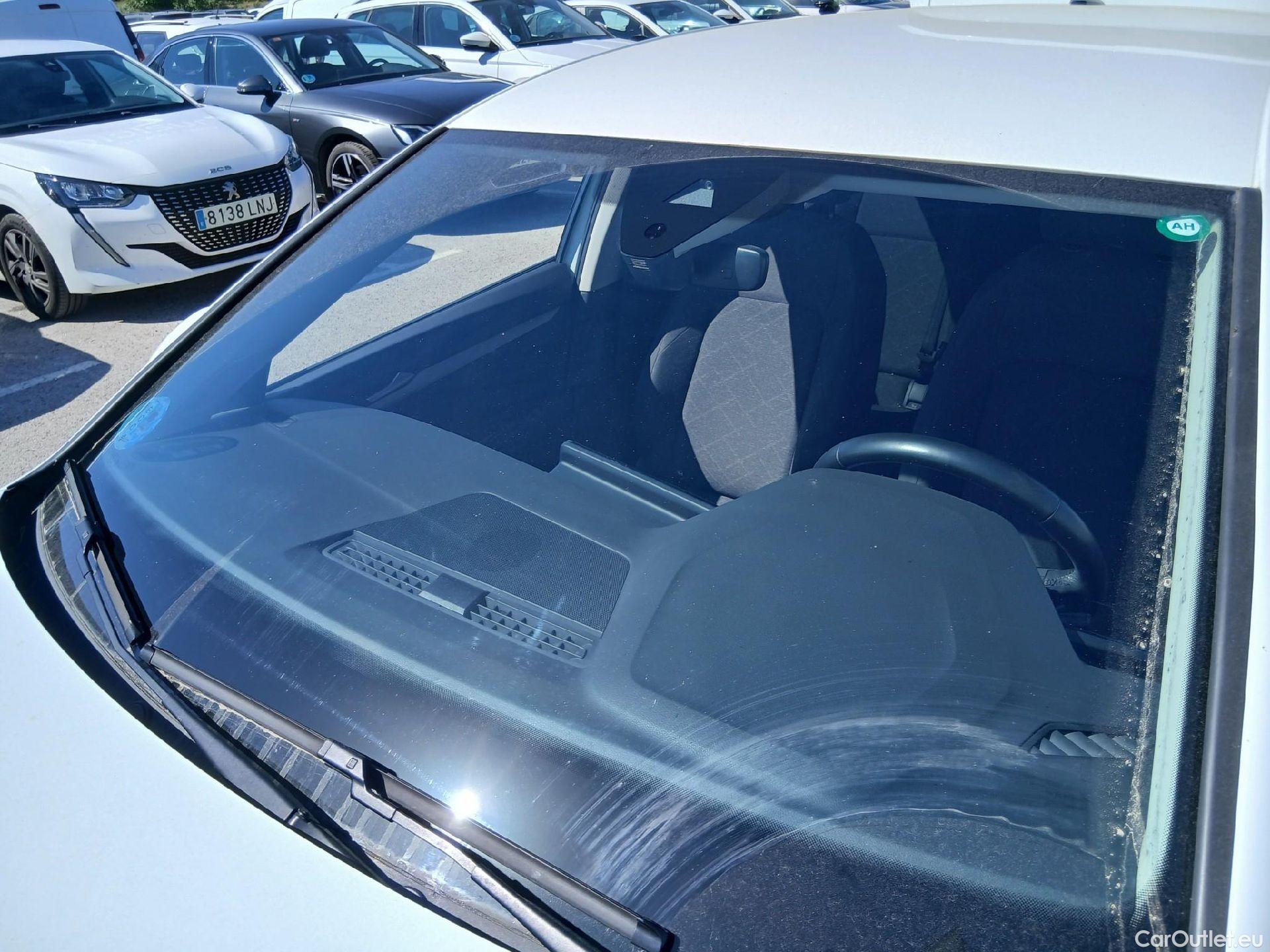  Volkswagen  Golf  VOLKSWAGEN / 5P / Life 1.0 eTSI 110 CV DSG #1