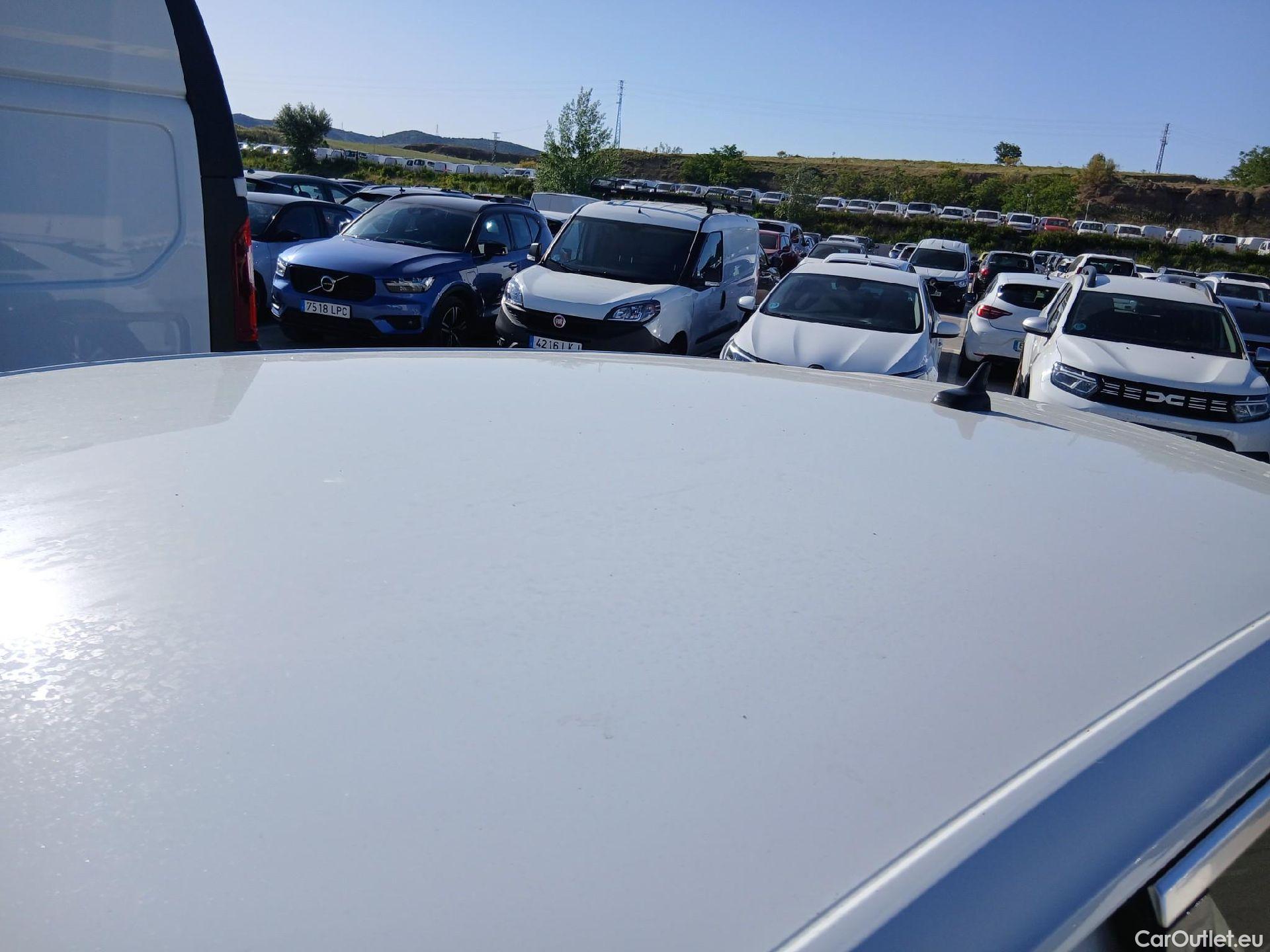  Volkswagen  T-ROC VOLKSWAGEN  / 5P / Edition 1.6 TDI 115 CV #17